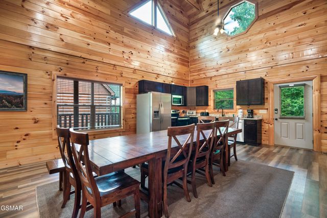 2180 Bear Haven Way, Sevierville, TN 37862