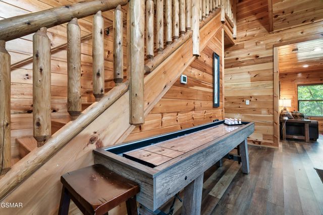 2180 Bear Haven Way, Sevierville, TN 37862