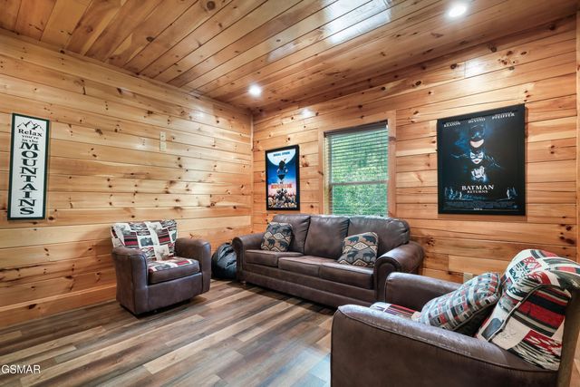 2180 Bear Haven Way, Sevierville, TN 37862