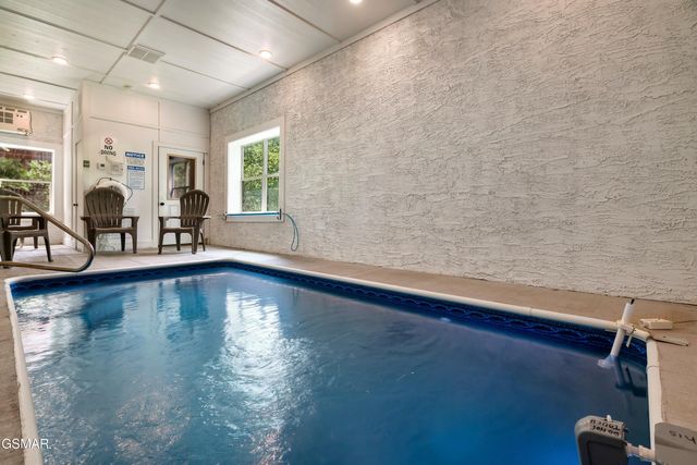 2180 Bear Haven Way, Sevierville, TN 37862