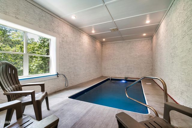 2180 Bear Haven Way, Sevierville, TN 37862