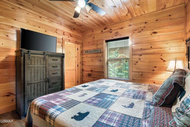 2180 Bear Haven Way, Sevierville, TN 37862