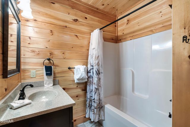 2180 Bear Haven Way, Sevierville, TN 37862