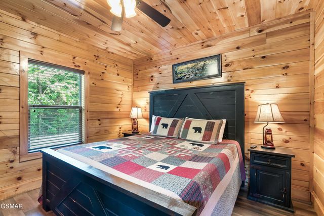 2180 Bear Haven Way, Sevierville, TN 37862