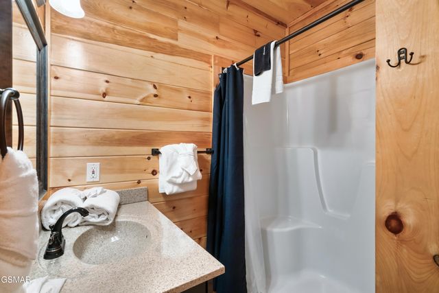 2180 Bear Haven Way, Sevierville, TN 37862