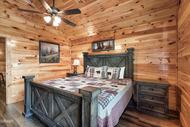 2180 Bear Haven Way, Sevierville, TN 37862