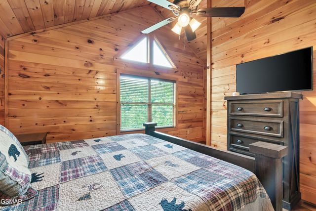 2180 Bear Haven Way, Sevierville, TN 37862