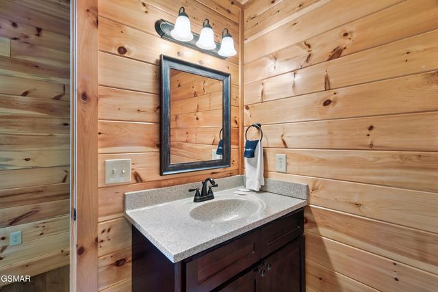 2180 Bear Haven Way, Sevierville, TN 37862