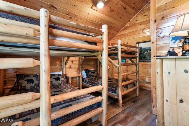 2180 Bear Haven Way, Sevierville, TN 37862