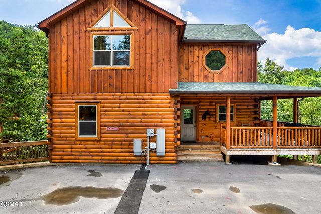 2180 Bear Haven Way, Sevierville, TN 37862