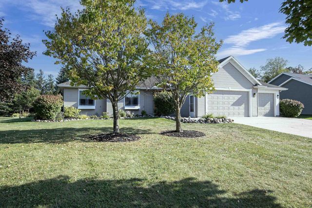 1547 FOXFIRE COURT, Waupaca, WI 54981