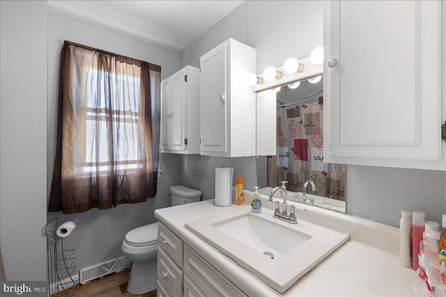 21 BUTTONWOOD DR, Ewing, NJ 08638