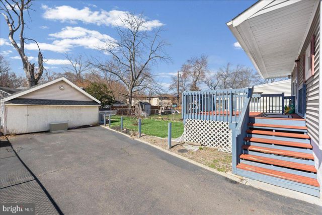 21 BUTTONWOOD DR, Ewing, NJ 08638