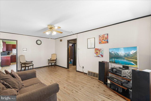 21 BUTTONWOOD DR, Ewing, NJ 08638