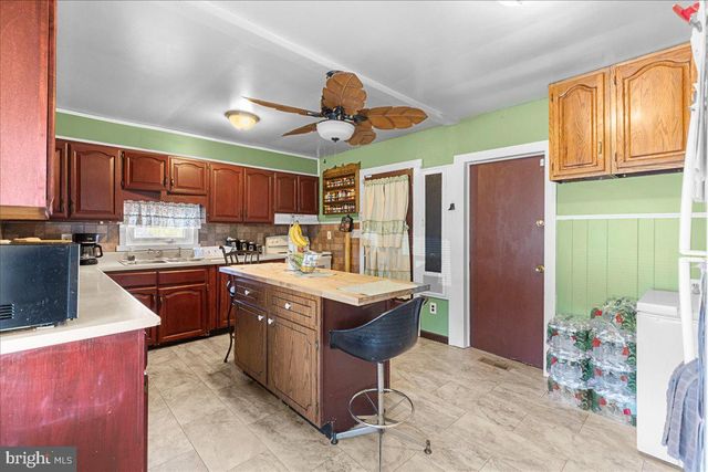 21 BUTTONWOOD DR, Ewing, NJ 08638