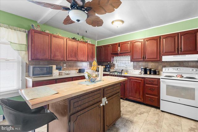 21 BUTTONWOOD DR, Ewing, NJ 08638