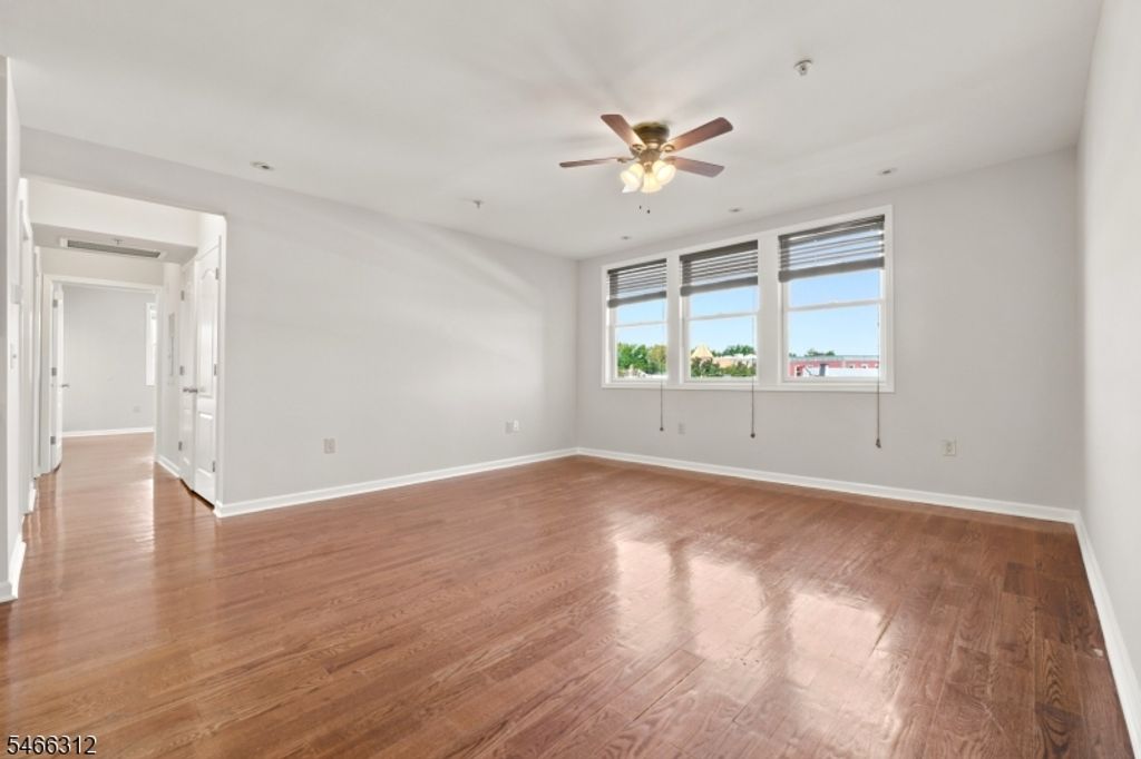 22 Sylvan St 2A, Rutherford Boro, NJ 07070 — photo 2