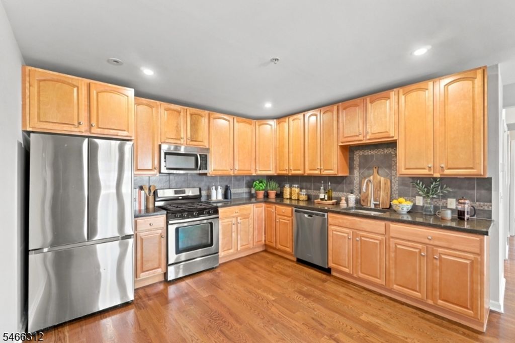 22 Sylvan St 2A, Rutherford Boro, NJ 07070 — photo 3