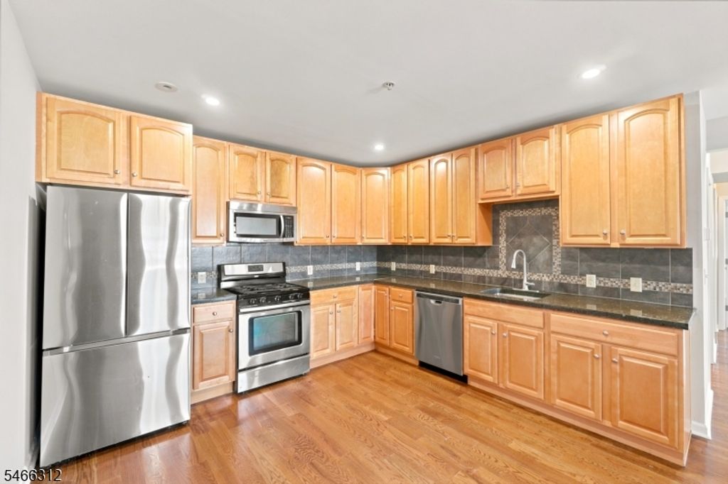 22 Sylvan St 2A, Rutherford Boro, NJ 07070 — photo 4