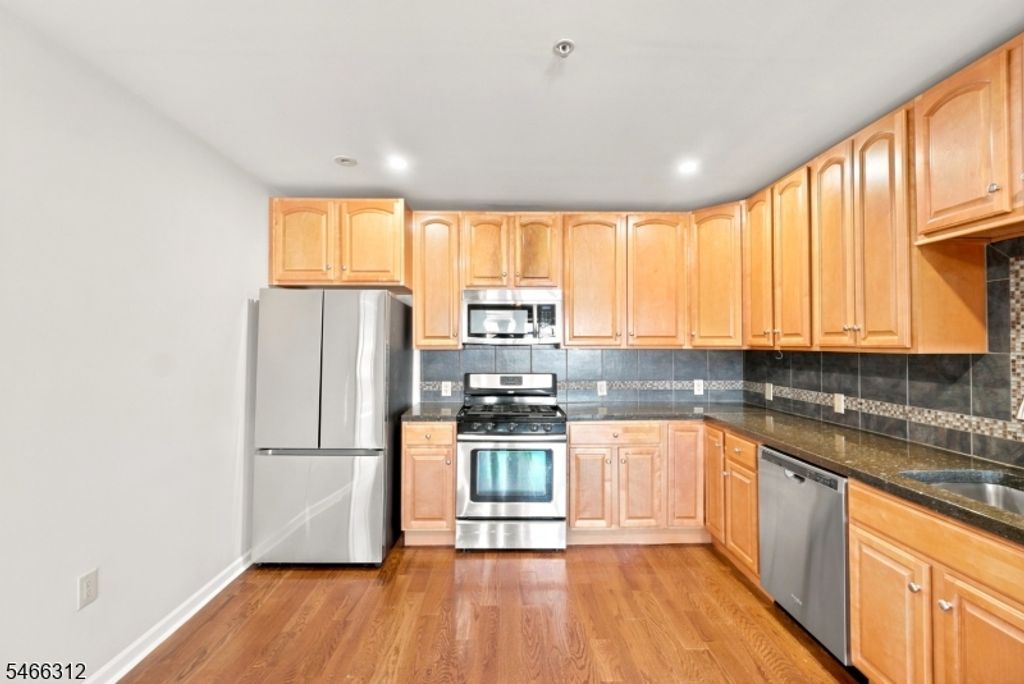 22 Sylvan St 2A, Rutherford Boro, NJ 07070 — photo 5