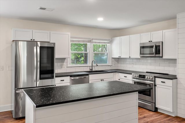 1842 Gippy Lane, Charleston, SC 29407
