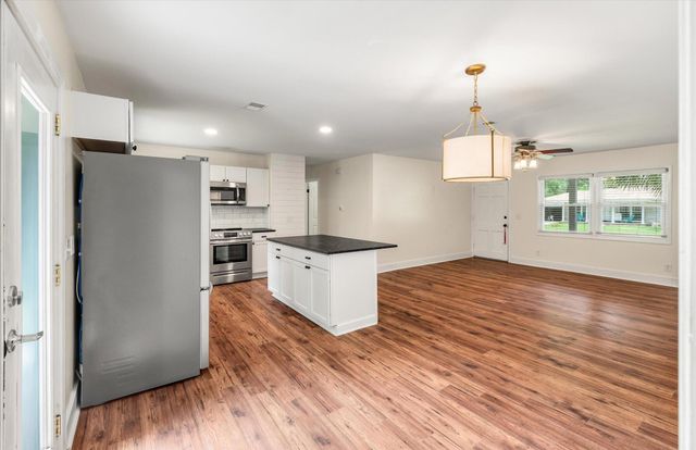 1842 Gippy Lane, Charleston, SC 29407