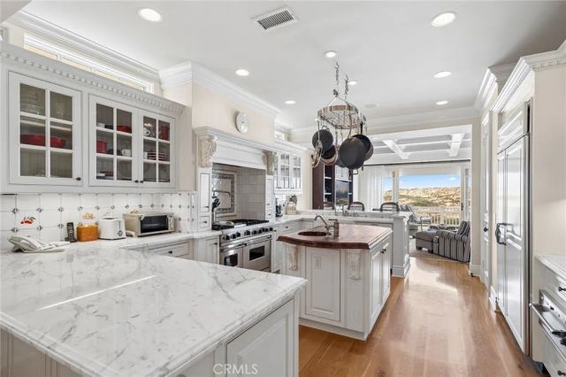 1550 E Oceanfront, Newport Beach, CA 92661