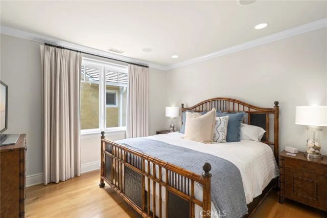 1550 E Oceanfront, Newport Beach, CA 92661