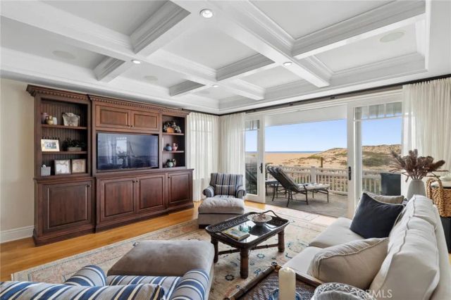 1550 E Oceanfront, Newport Beach, CA 92661