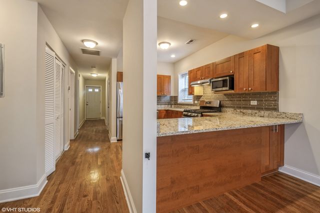 2417 N ridgeway 1, Chicago, IL 60647