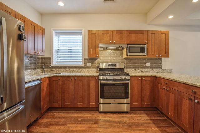 2417 N ridgeway 1, Chicago, IL 60647