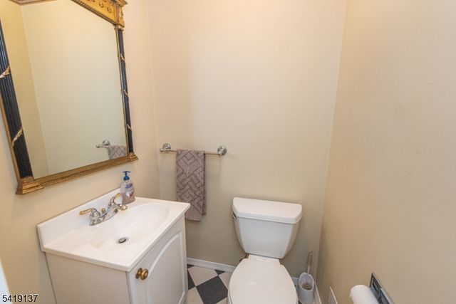 57 Edinborough Ct, Washington Twp., NJ 07840