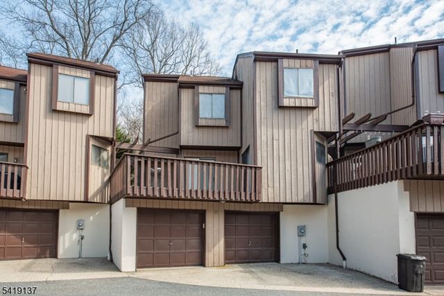 57 Edinborough Ct, Washington Twp., NJ 07840