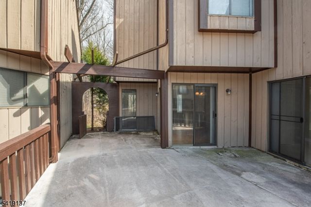 57 Edinborough Ct, Washington Twp., NJ 07840