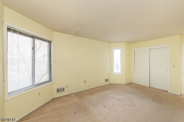 57 Edinborough Ct, Washington Twp., NJ 07840