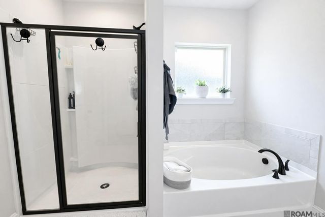 9994 Stratford Dr, Denham Springs, LA 70726