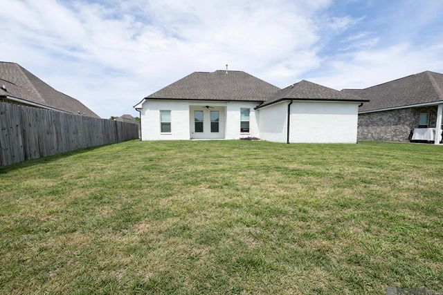 9994 Stratford Dr, Denham Springs, LA 70726