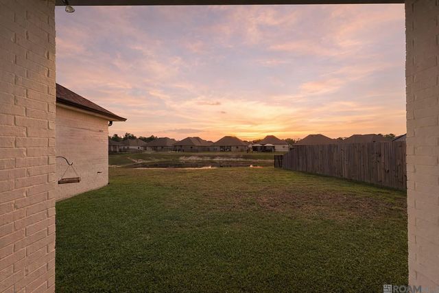 9994 Stratford Dr, Denham Springs, LA 70726
