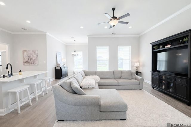 9994 Stratford Dr, Denham Springs, LA 70726