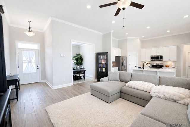 9994 Stratford Dr, Denham Springs, LA 70726