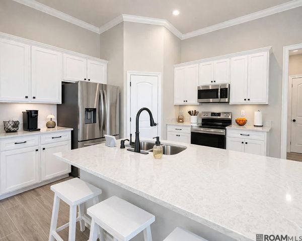 9994 Stratford Dr, Denham Springs, LA 70726