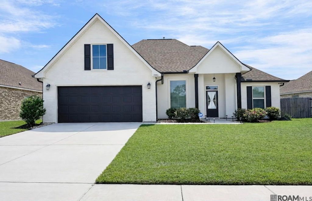 9994 Stratford Dr, Denham Springs, LA 70726