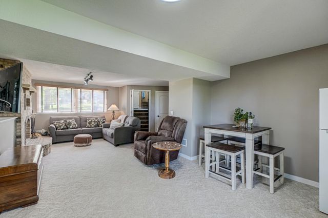 6676 Sandlewood Road, Woodbury, MN 55125