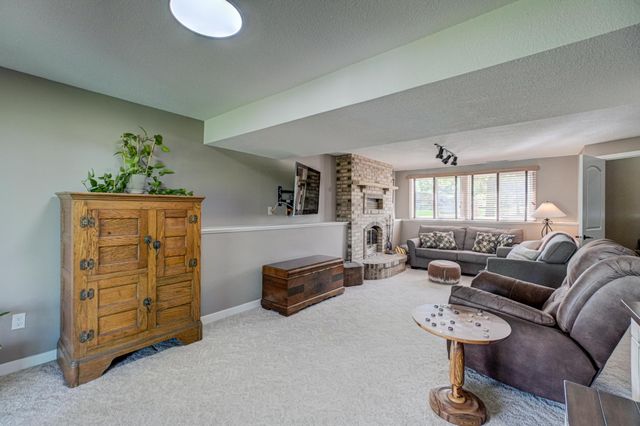 6676 Sandlewood Road, Woodbury, MN 55125