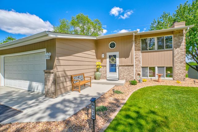 6676 Sandlewood Road, Woodbury, MN 55125