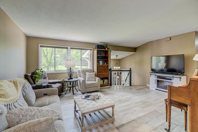 6676 Sandlewood Road, Woodbury, MN 55125