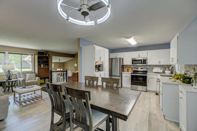 6676 Sandlewood Road, Woodbury, MN 55125