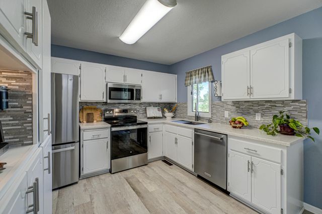 6676 Sandlewood Road, Woodbury, MN 55125