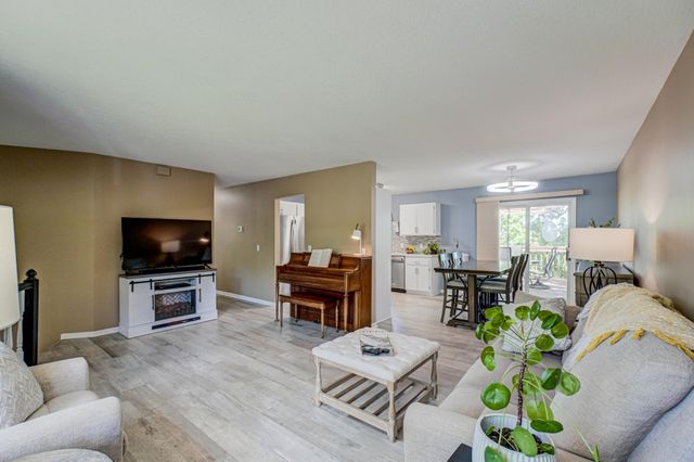 6676 Sandlewood Road, Woodbury, MN 55125