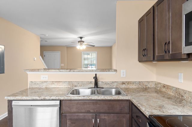 1110 Ash Ridge Dr Apt B4, Clarksville, TN 37042